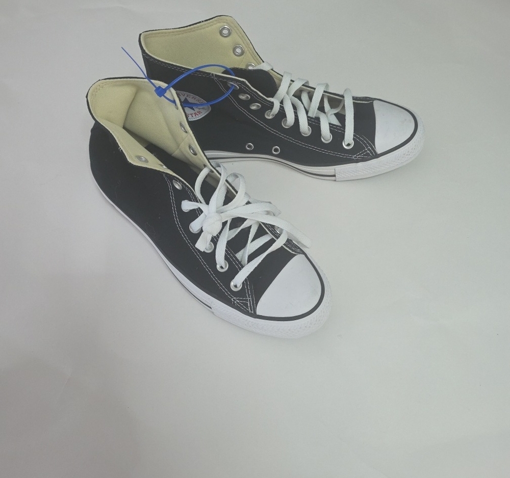 Brand New Chuck Taylor Converse All Star Black & White Hi-Tops in Size 8.5